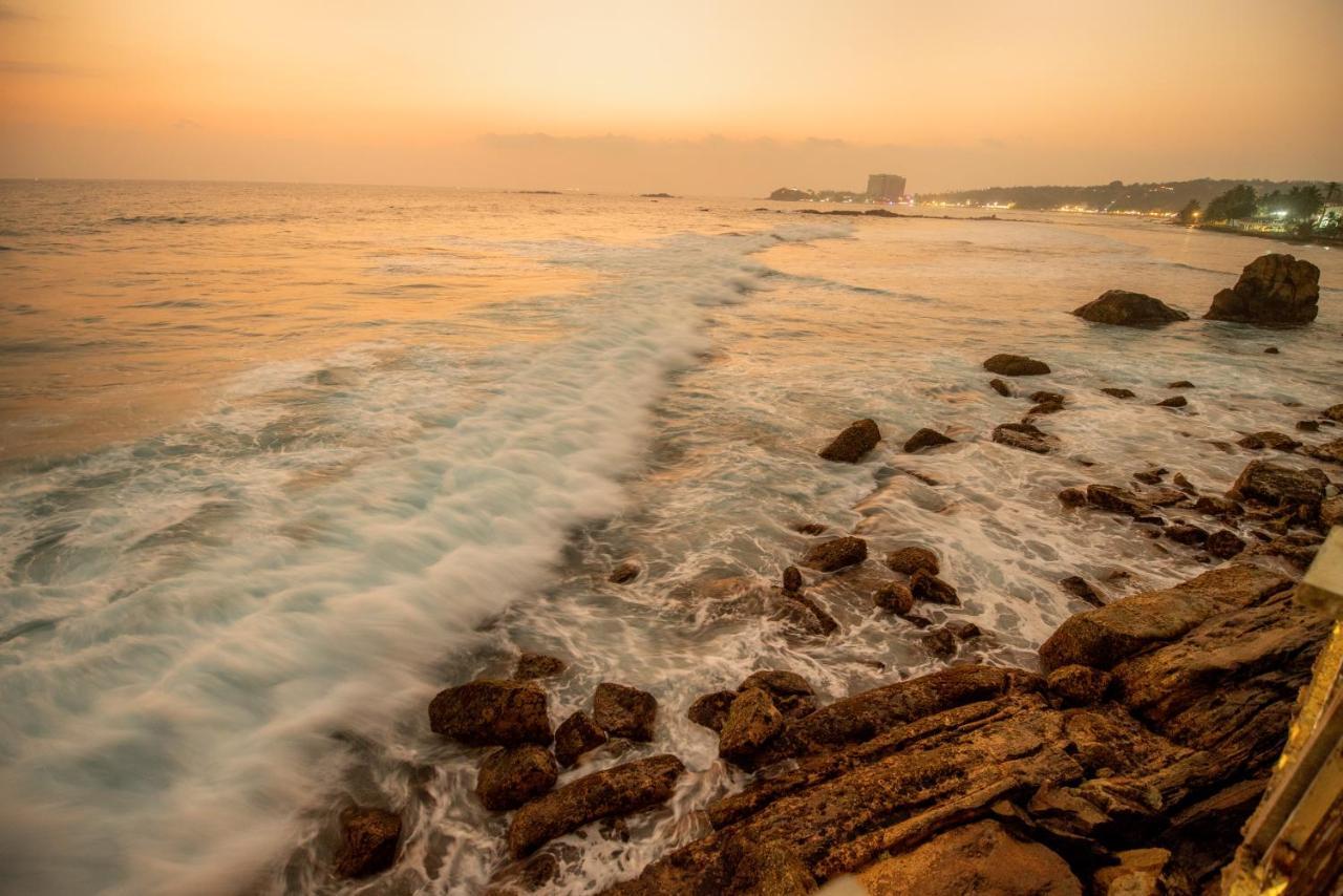 Rock Fort Beach Resort Unawatuna Exteriör bild