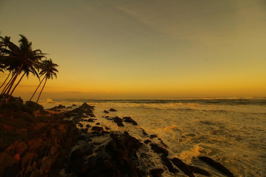 Rock Fort Beach Resort Unawatuna Exteriör bild